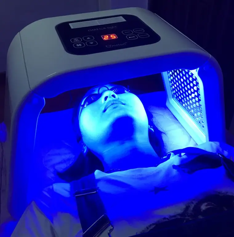 Blue light therapy acne treatment facial session Skin House